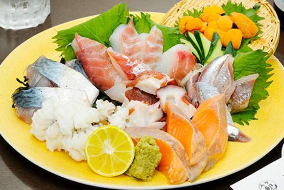 新鮮なお造り盛り合わせや人気の穴子、お肉料理など一品料理も！